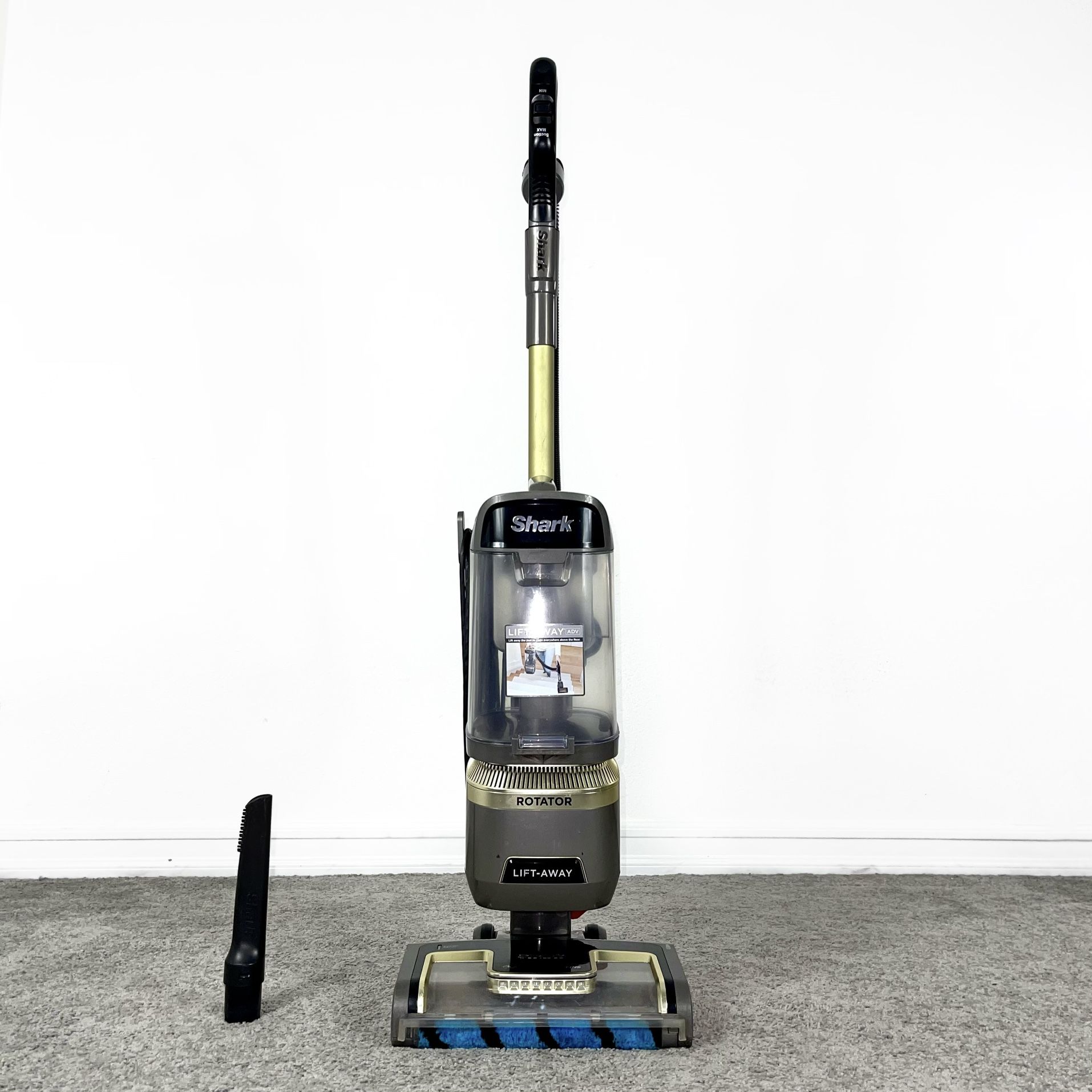 Shark Rotator ADV “Lift Away” Pet Vacuum Cleaner w/ attachment