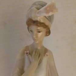 Llardro  Breathless  12 Inch Porcelain 