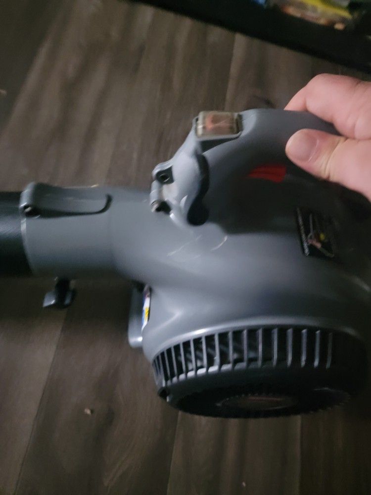 25cc Vacuum and Blower w/simpul start - No Bag