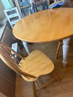 Oval Wood Dining Table with 4 Windsor Chair