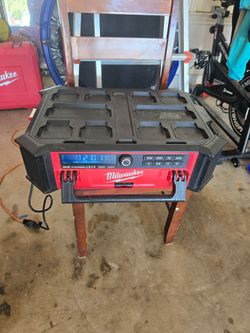Milwaukee packout radio