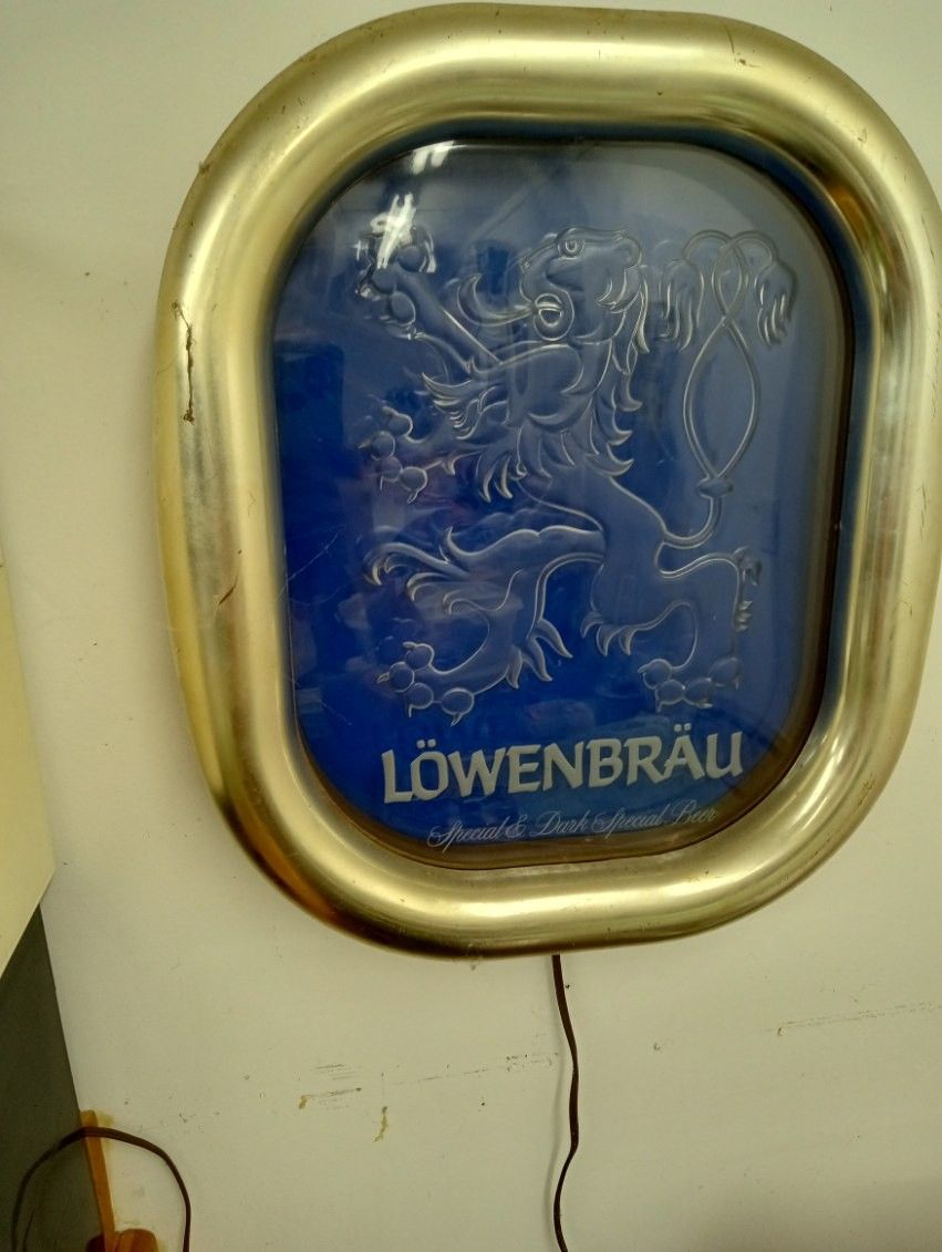 Lowenbrau Light Up Sign