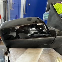 2014-2019 Chevy 1500 Passenger Side Mirror OEM#(contact info removed)6 Very Good Condition