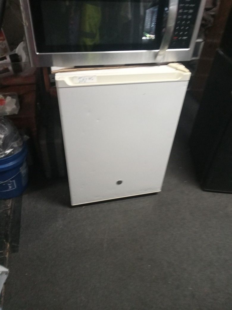 GE Mini Fridge Freezer