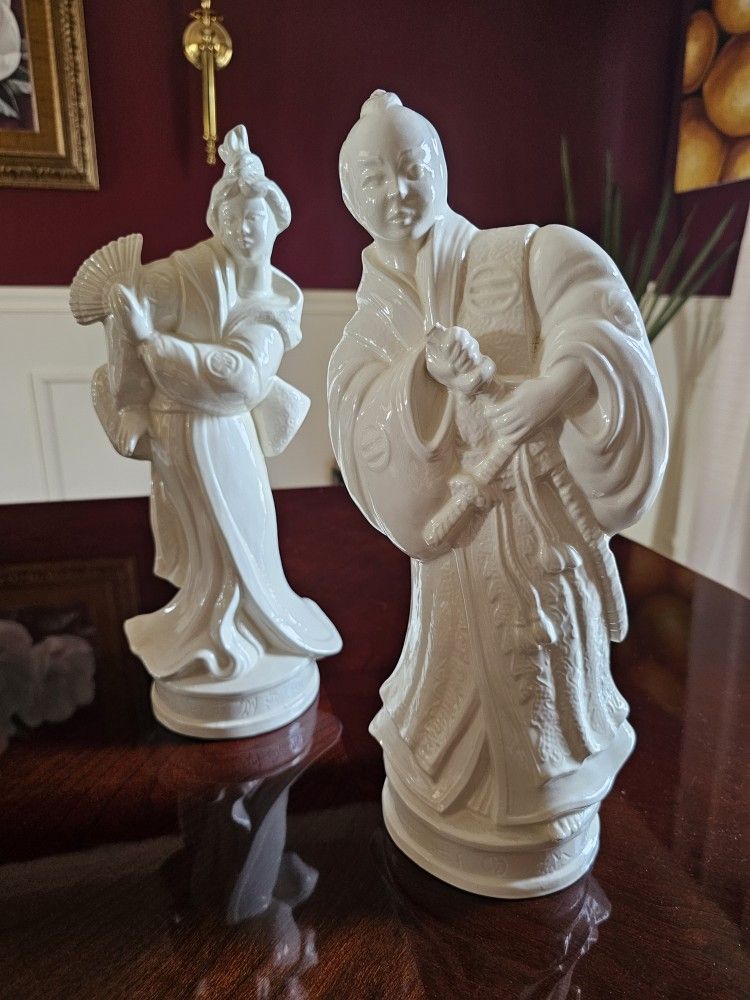 2 Beautiful Statues