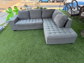 gray L-shaped sofa/couch