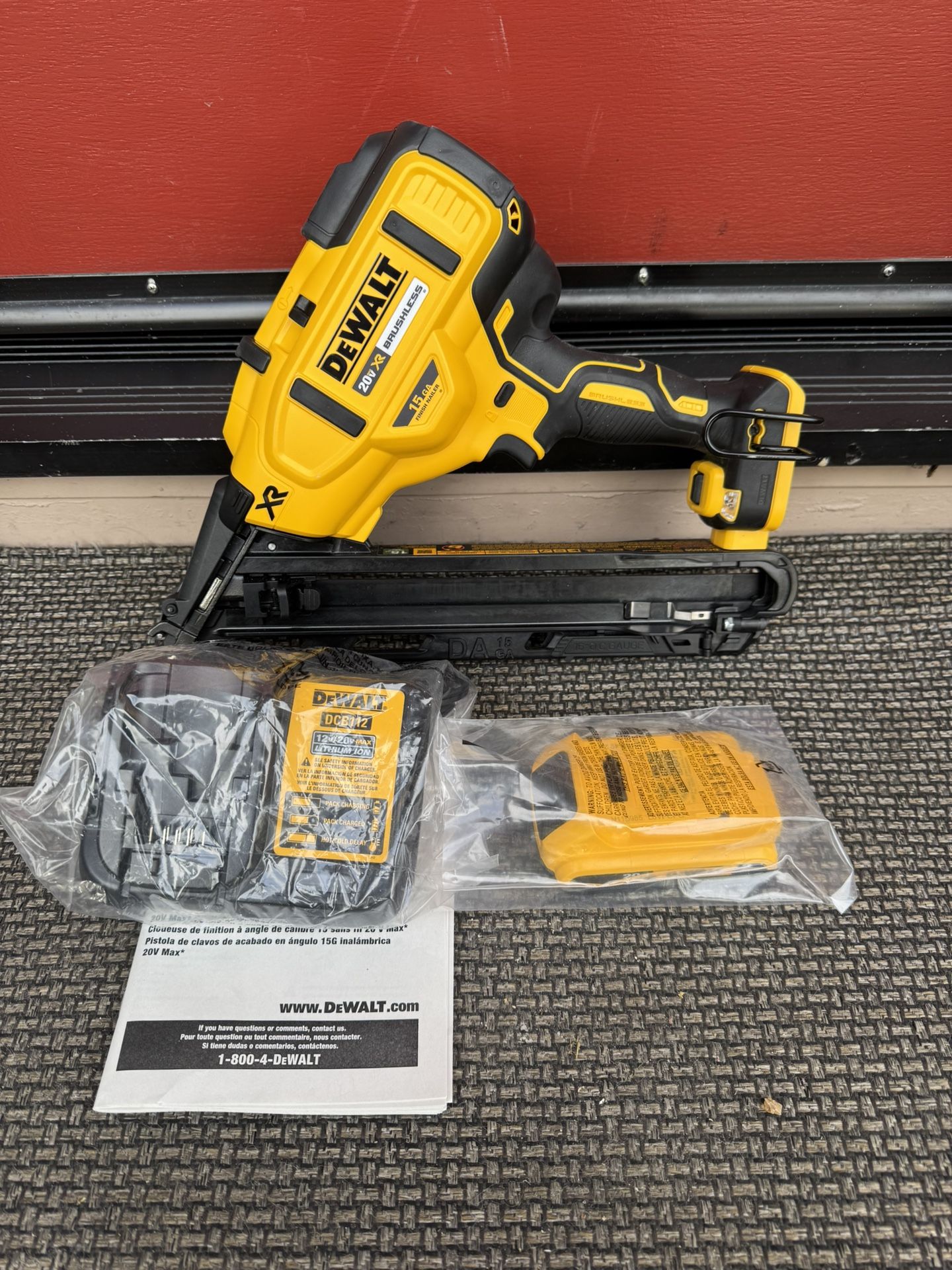 Dewalt 15 Gauge Finish Nailer Kit