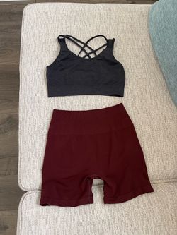 Alphalete women’s scrunch  shorts and bra