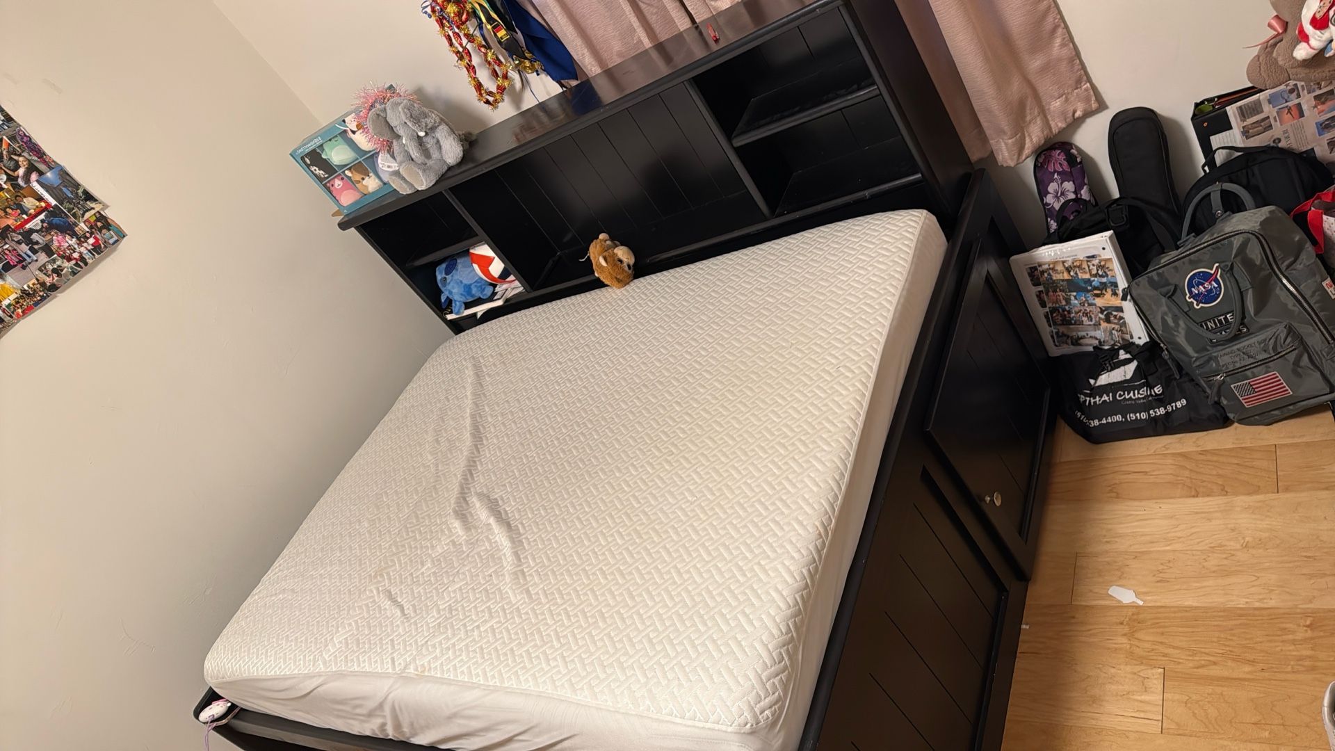 Full Side Black Wood Bookcase Corner Bed With Twin Trundle | Captain | Shelves