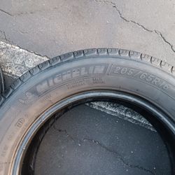 2 Llantas 205 65 R16 Michelin X Tour 