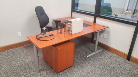 L-Shaped Office Desk with Mobile Pedestal