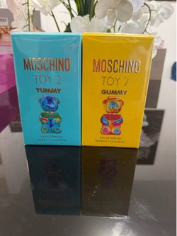 Perfumes  Moschino Toy 2 Yummy (caja azul) y Moschino Toy 2 Gummy (caja amarilla)