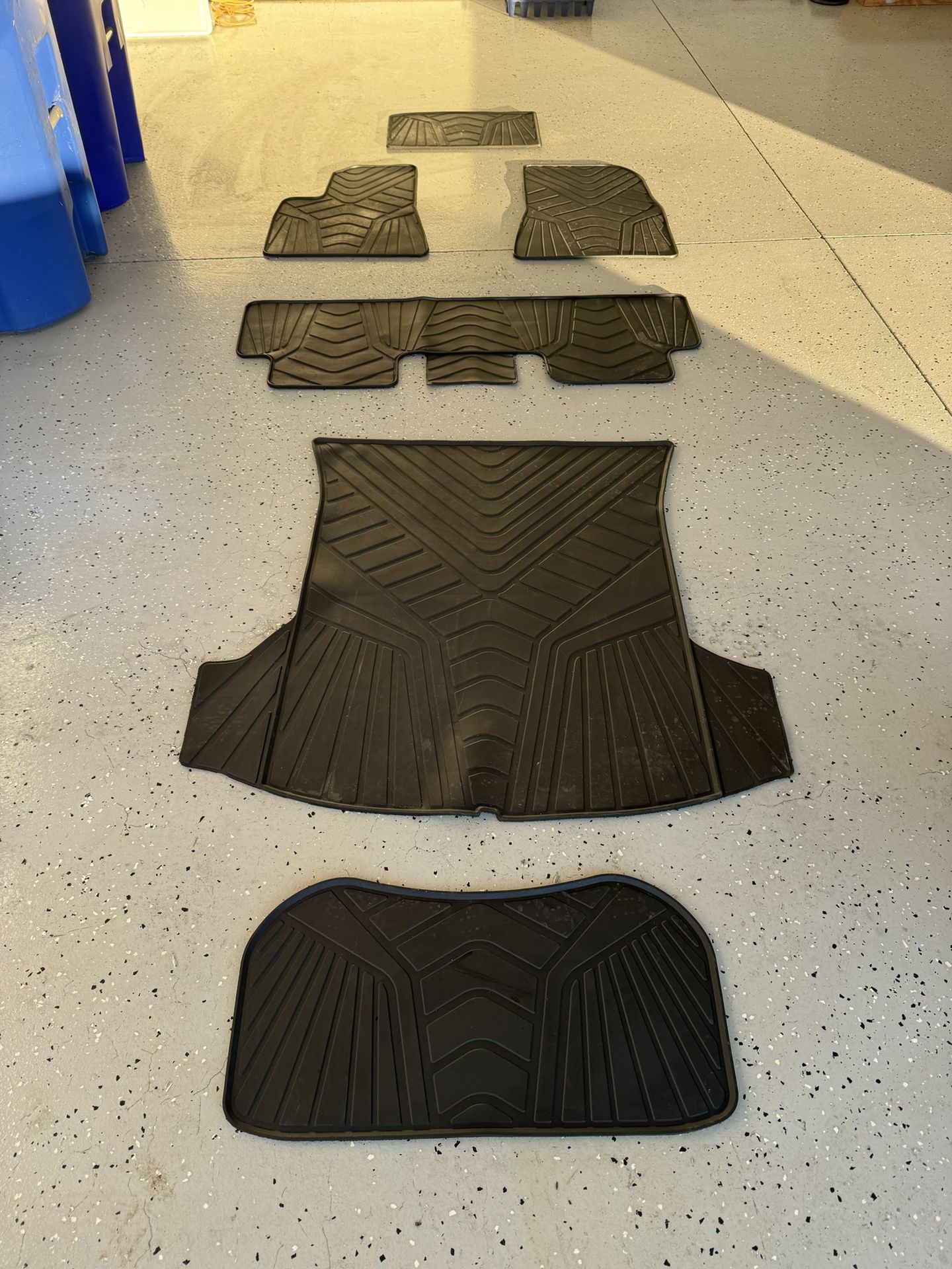 Custom made rubber floor mats for Tesla 3