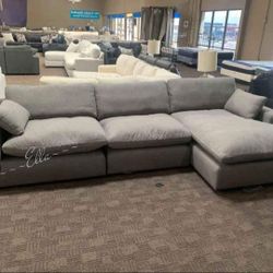 👉Elyza 3-Piece Sectional with Chaise
Ashley Furniture$10 Down Payment Financing and delivery Available 