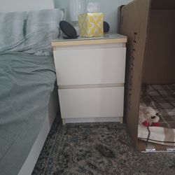 Night Stand With 2 Drawers