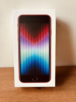 Apple SE 3 Box and Charge Cord