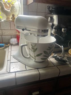 Kitchen Aid Artisan  5 quart 325 watts