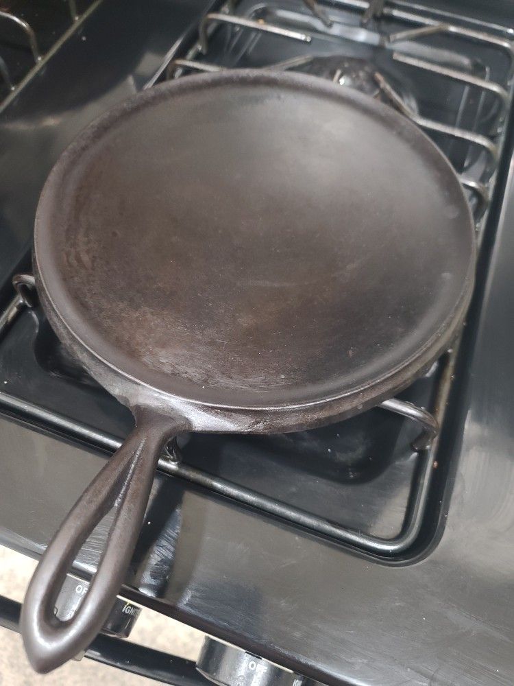 Antique pre Griswold. Cast iron tortilla pan. GRIDDLE