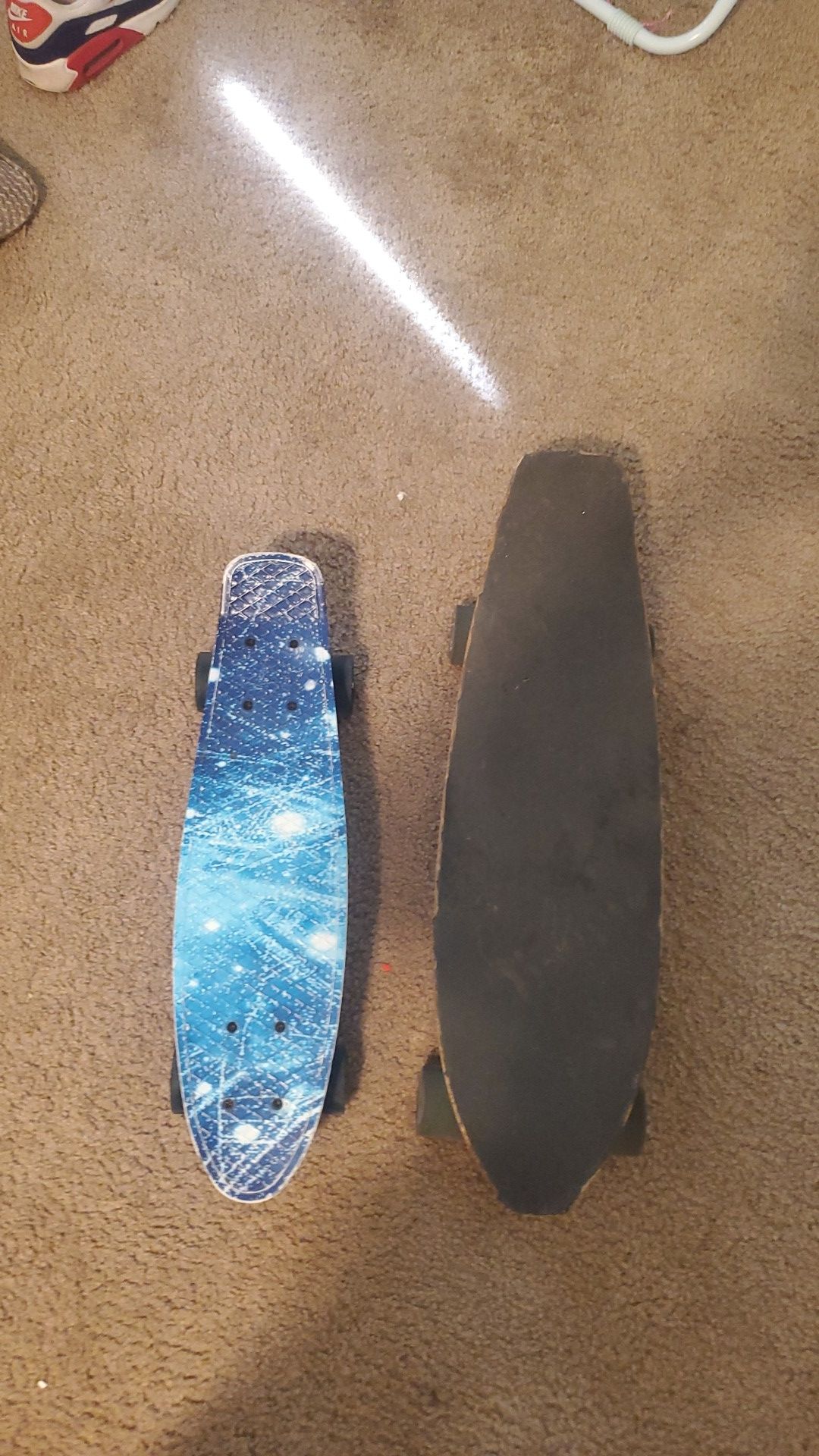 Penny board and a cruzier bored
