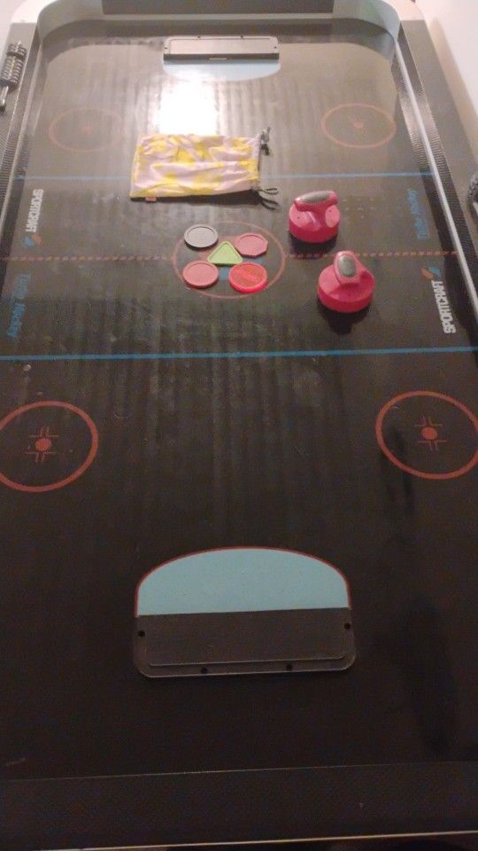 6' X  36" Air Hockey Table In Good Condition And Playing 
