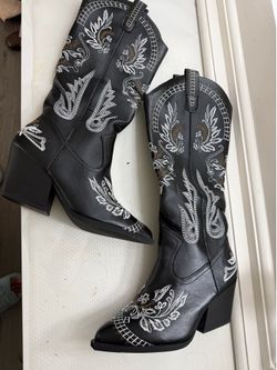 Boots size 6 new