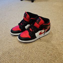Jordan 1 Mid 