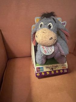 FISHER PRICE DISNEY POOH SING N GIGGLE EEYORE Singing Plush NEW
