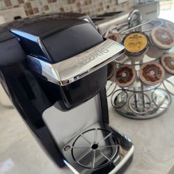 Keurig Mini Plus Brewing Coffee Maker + Carousel And K Cups Included! Works Well! 