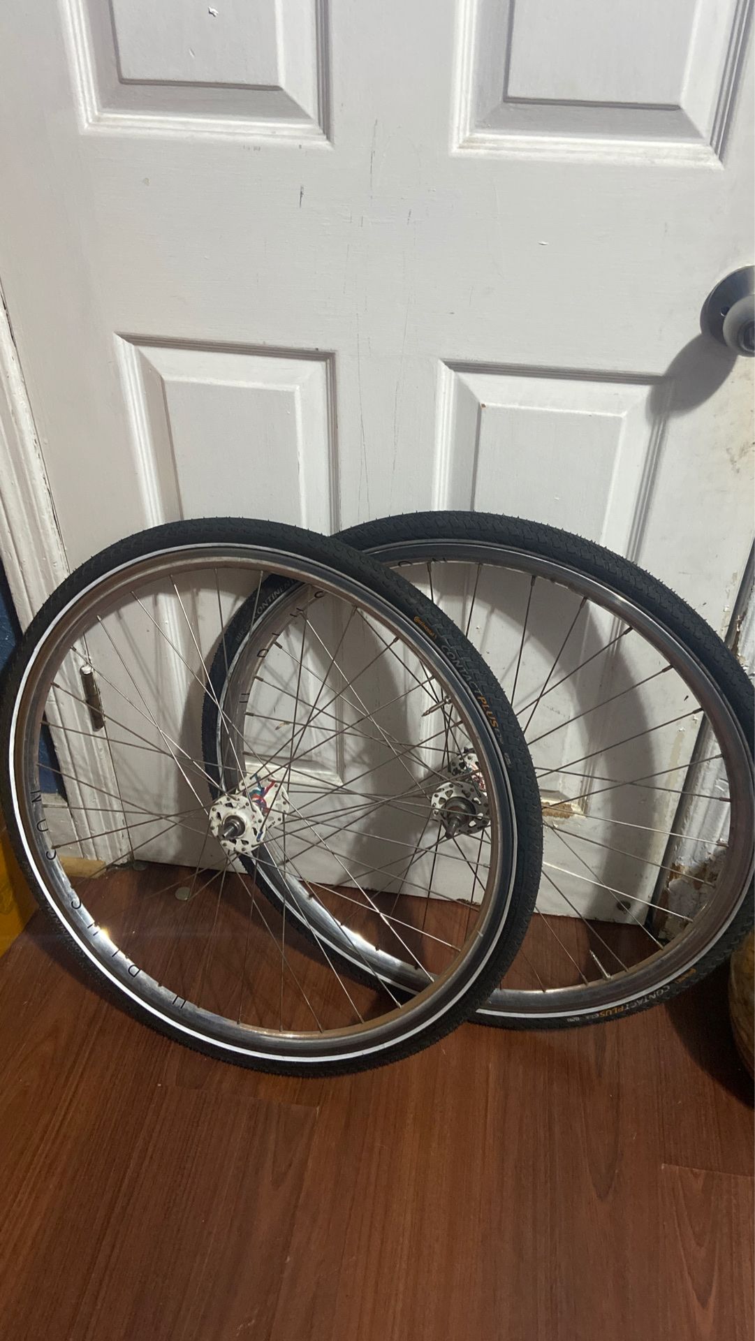 H plus sons laced to white origin 8 hubs