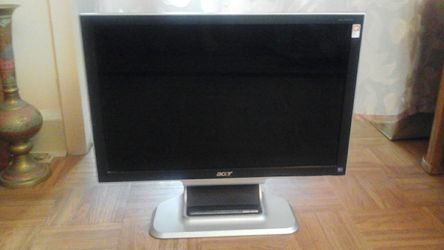 Computer monitor. lake new.