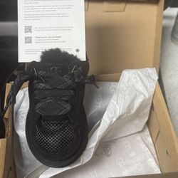 New Kids Ugg  Size 7