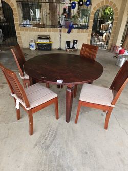 Crate And Barrel  Table And Chairs 