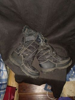Furry snow boots