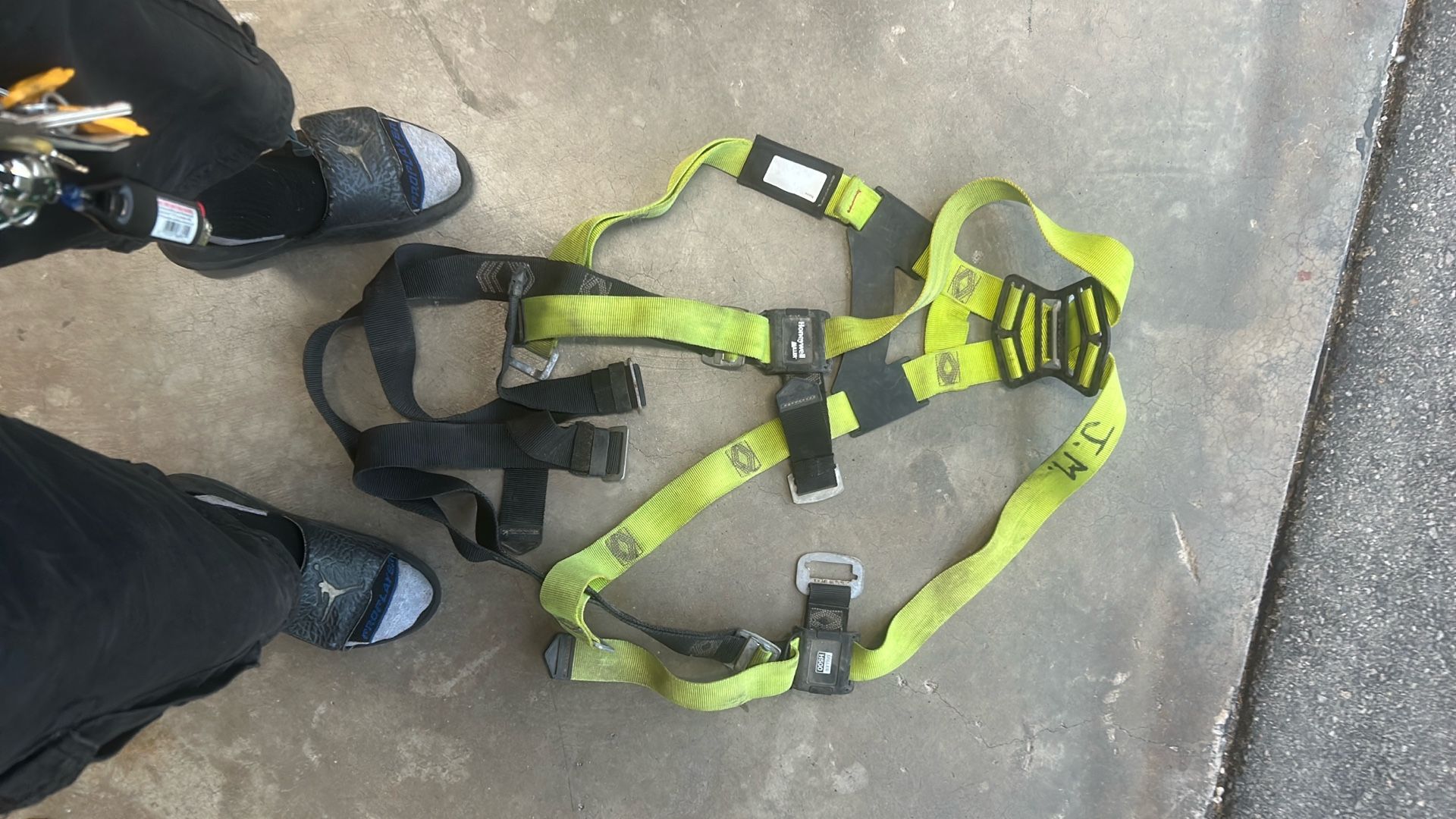 Honeywell Miller H500 Series fall protection harness Green