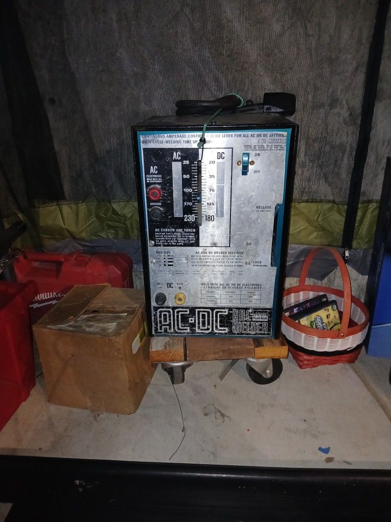 Wards PowerKraft Arc Welder Ac/Dc 220