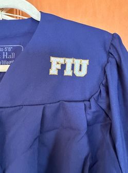 FIU Gown Excellent Condition