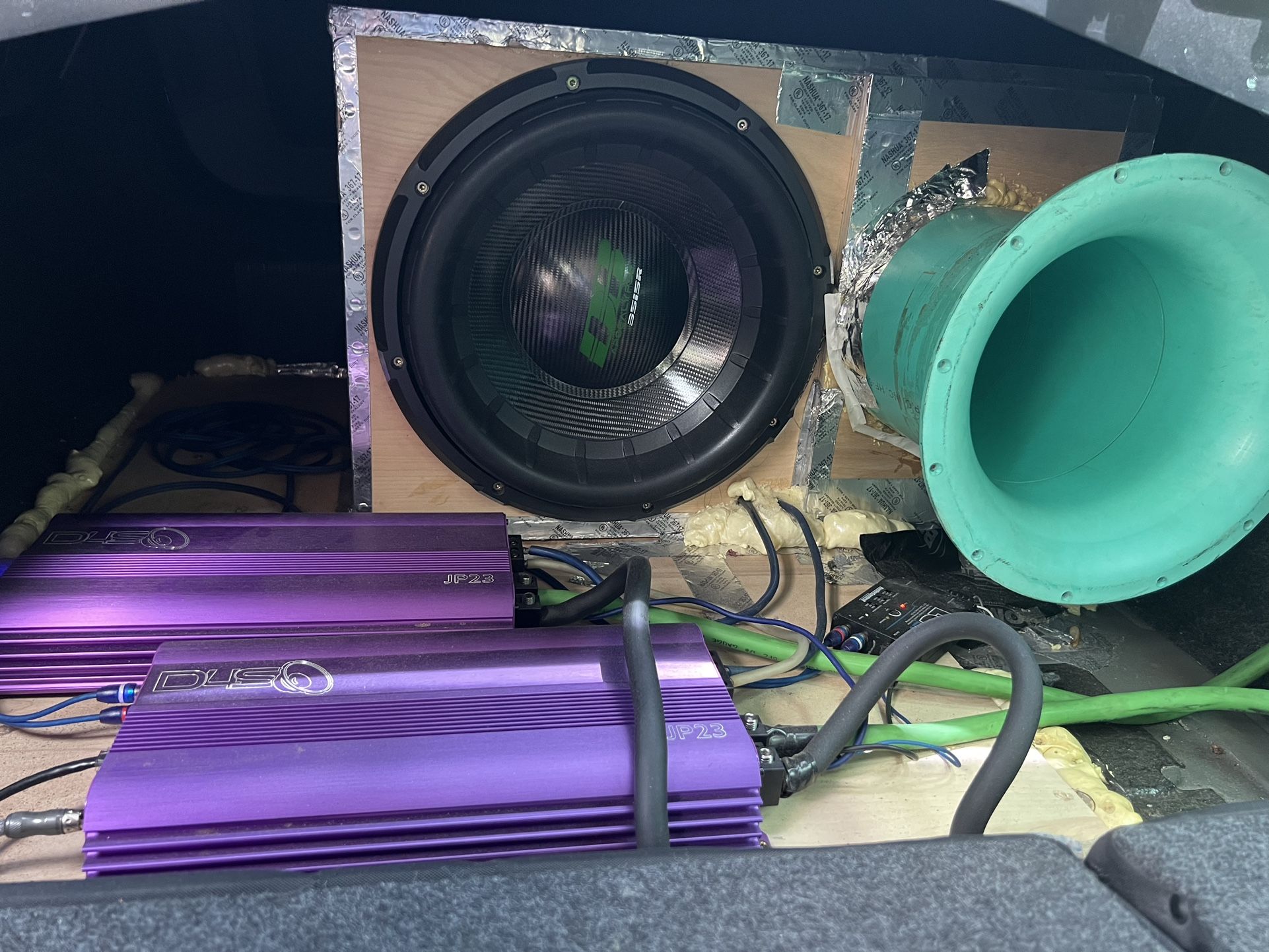 15in Deaf Bonce Sub With Box+ 2 2500 Watt Amps