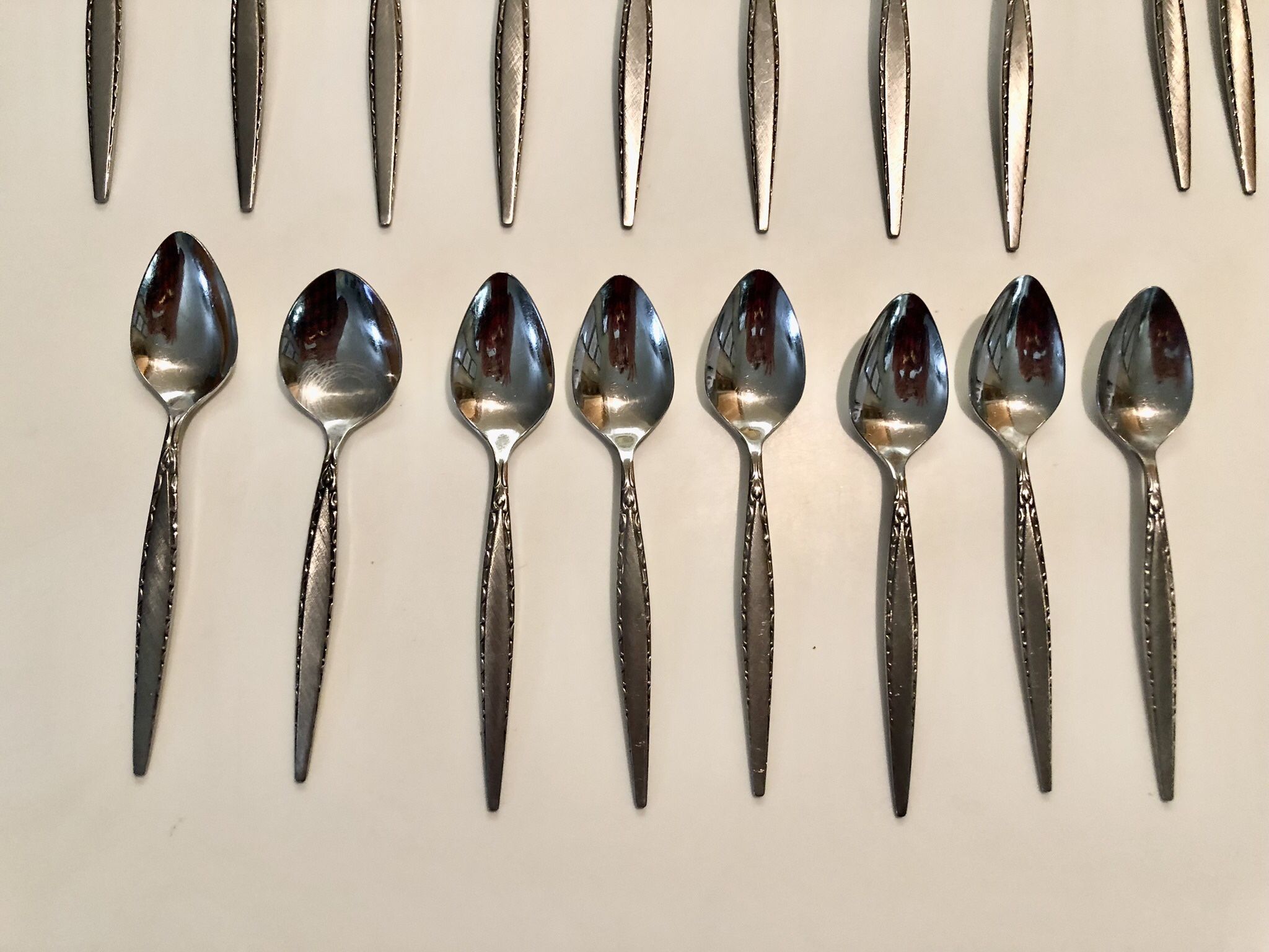 Oneida Venetia Stainless Steel Flatware Set - Burnished Handle & Glossy Bowl, Made In USA