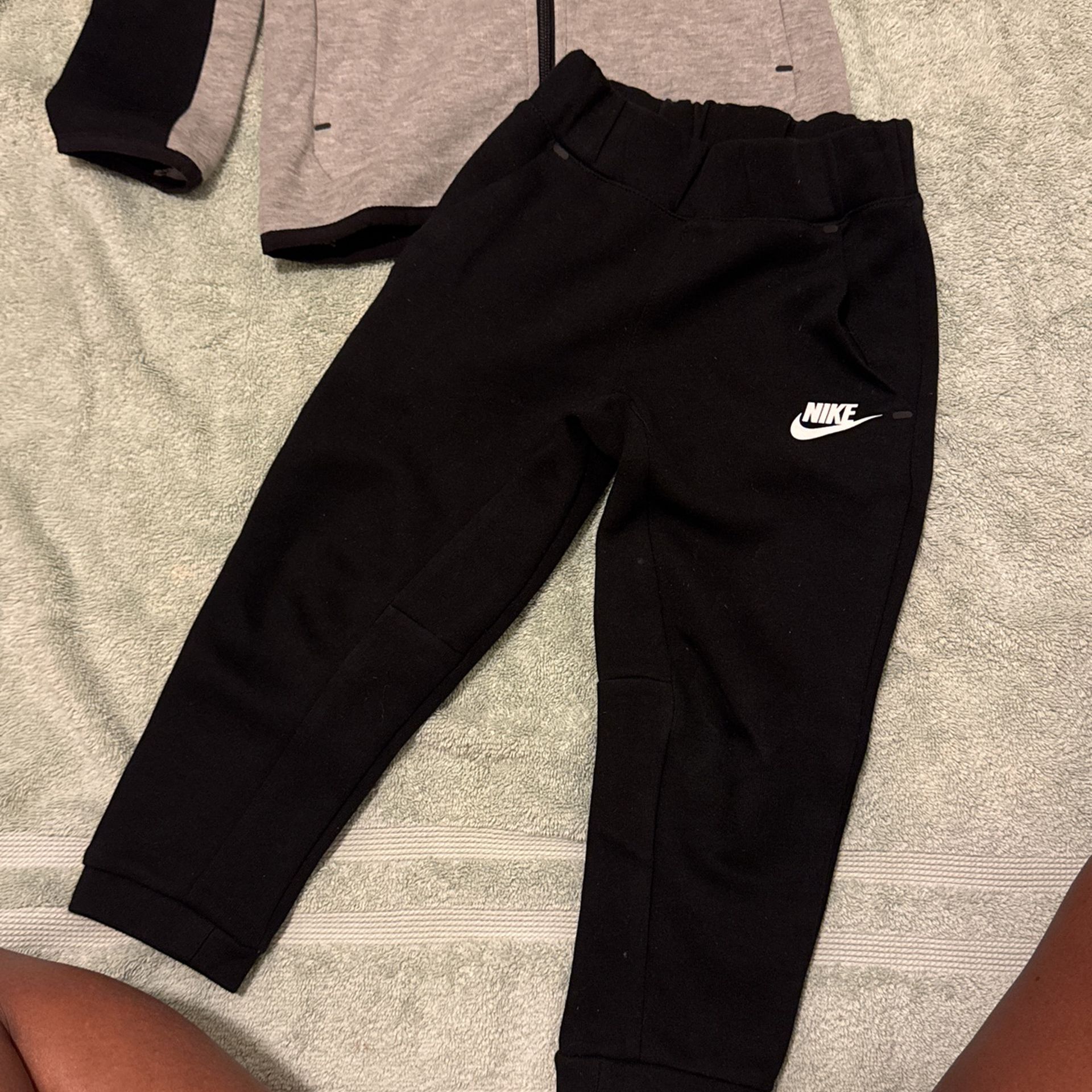 Nike Tech Set