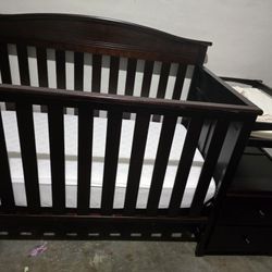 Baby Crib And Mattress 