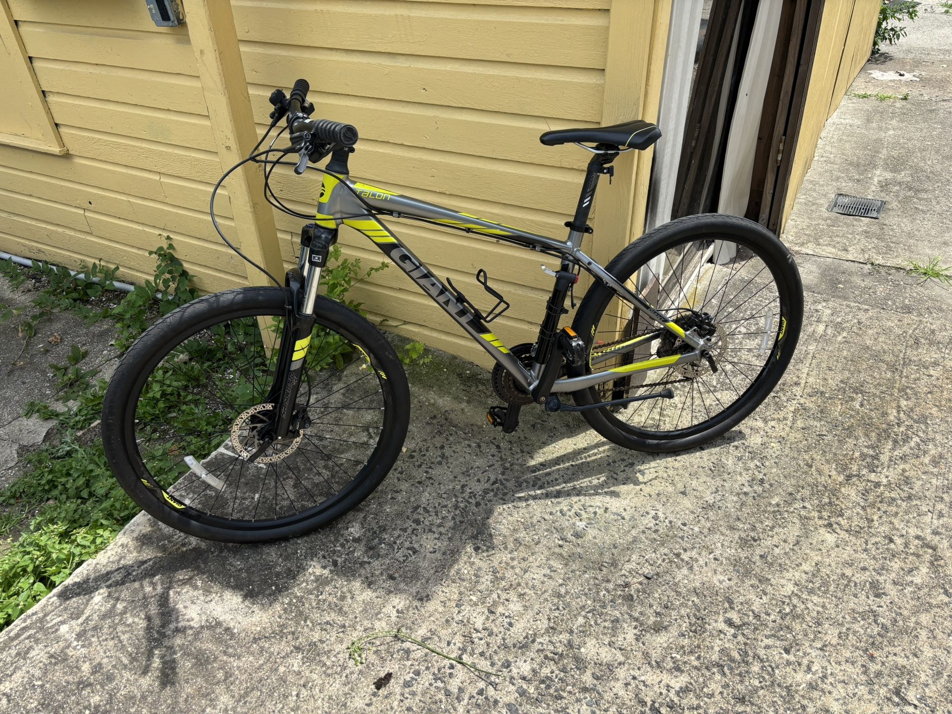 Giant Talon Mountain Bike