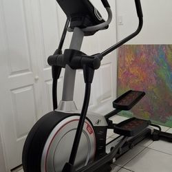 NordicTrack Elliptical E9.5i. Bluetooth. Preowned 