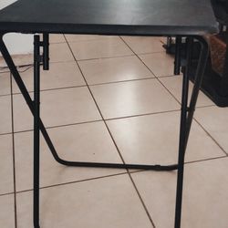 4 Small Foldable Tables With Carrying Stand 