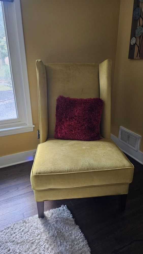 Accent Chairs 