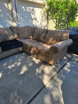 Large Sectional Sofa – Good Deal! 🛋️
