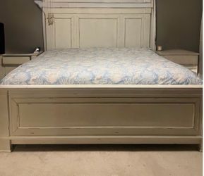 Cali. King bed & Tempur-Pedic mattress