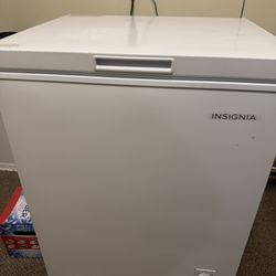 Insignia™ - 5.0 Cu. Ft. Garage Ready-Chest Freezer - White