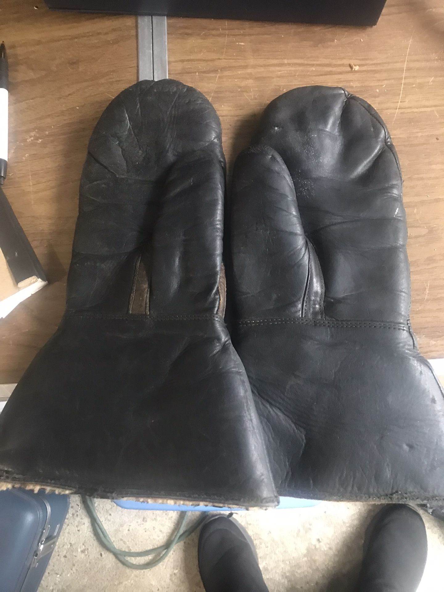 Vintage Leather Motorcycle’s/Ski Mittens With Wool Lining