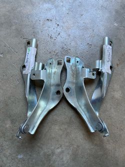 Hood hinges g35 coupe