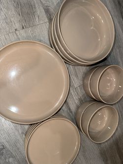 Biege Kitchen Plates Set